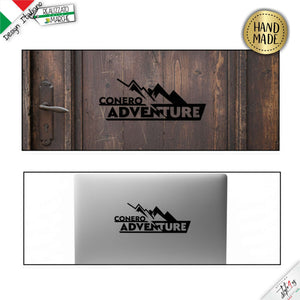 2 Adesivi Auto Personalizzati Adventure Montagna | Sticker in Vinile Laminato Resistente Intemperie e Lavaggi | Decalcomania con Nome/Associazione