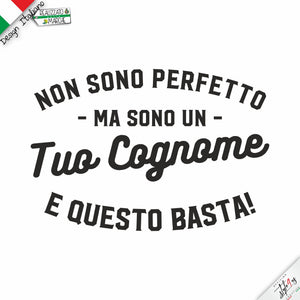T-Shirt Personalizzata con Cognome o Professione – "Non Sono Perfetto/a, Ma..."