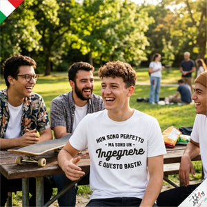 T-Shirt Personalizzata con Cognome o Professione – "Non Sono Perfetto/a, Ma..."